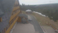 Parkoviště a hlavní vchod