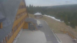 Parkoviště a hlavní vchod