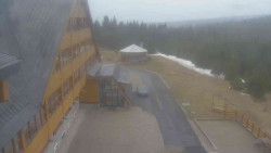 Parkoviště a hlavní vchod