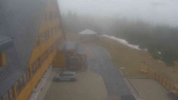 Parkoviště a hlavní vchod