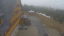 Parkoviště a hlavní vchod