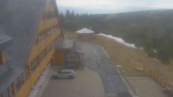 Parkoviště a hlavní vchod