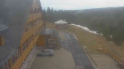 Parkoviště a hlavní vchod