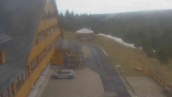 Parkoviště a hlavní vchod