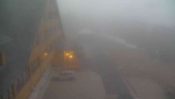 Parkoviště a hlavní vchod