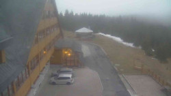 Parkoviště a hlavní vchod