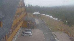 Parkoviště a hlavní vchod