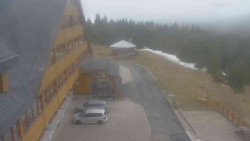 Parkoviště a hlavní vchod