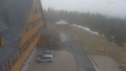 Parkoviště a hlavní vchod