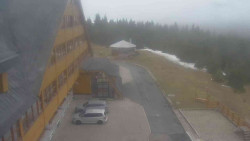 Parkoviště a hlavní vchod