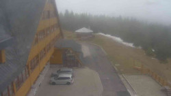 Parkoviště a hlavní vchod