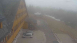 Parkoviště a hlavní vchod