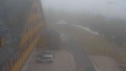 Parkoviště a hlavní vchod