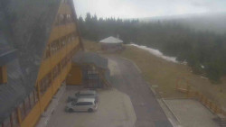 Parkoviště a hlavní vchod