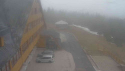 Parkoviště a hlavní vchod