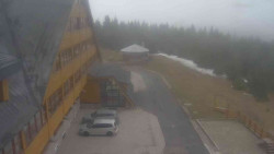 Parkoviště a hlavní vchod