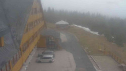 Parkoviště a hlavní vchod