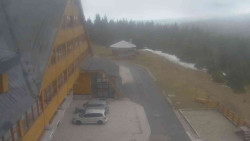 Parkoviště a hlavní vchod