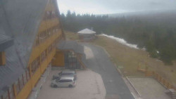 Parkoviště a hlavní vchod