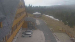 Parkoviště a hlavní vchod