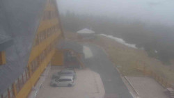 Parkoviště a hlavní vchod