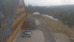 Parkoviště a hlavní vchod