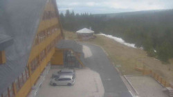 Parkoviště a hlavní vchod