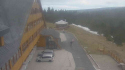 Parkoviště a hlavní vchod