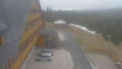 Parkoviště a hlavní vchod