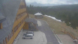 Parkoviště a hlavní vchod