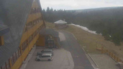 Parkoviště a hlavní vchod