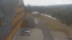 Parkoviště a hlavní vchod