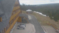 Parkoviště a hlavní vchod