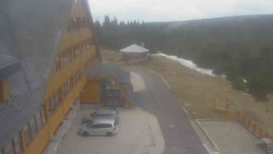 Parkoviště a hlavní vchod