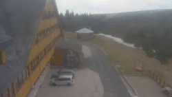 Parkoviště a hlavní vchod