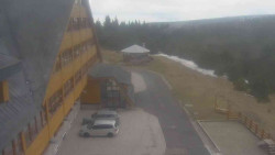 Parkoviště a hlavní vchod