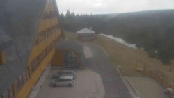 Parkoviště a hlavní vchod