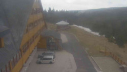 Parkoviště a hlavní vchod