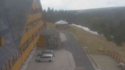 Parkoviště a hlavní vchod