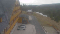 Parkoviště a hlavní vchod