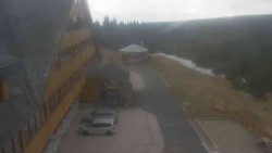 Parkoviště a hlavní vchod