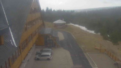 Parkoviště a hlavní vchod