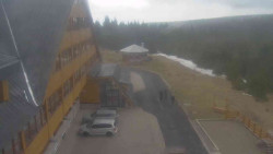 Parkoviště a hlavní vchod