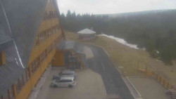 Parkoviště a hlavní vchod