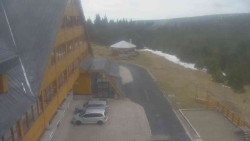 Parkoviště a hlavní vchod