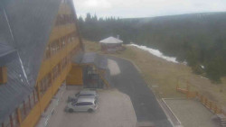 Parkoviště a hlavní vchod