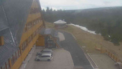 Parkoviště a hlavní vchod