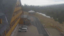 Parkoviště a hlavní vchod