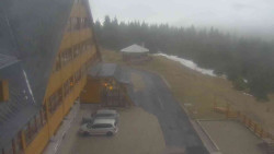 Parkoviště a hlavní vchod