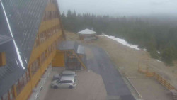 Parkoviště a hlavní vchod